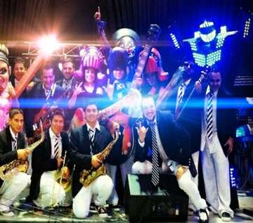 Event Baile de Posada Navideña con High Show Band y Show de Mariachi